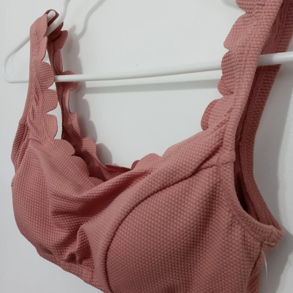 Time and Tru Missy Elevated Padded Bra Scalloped Trim